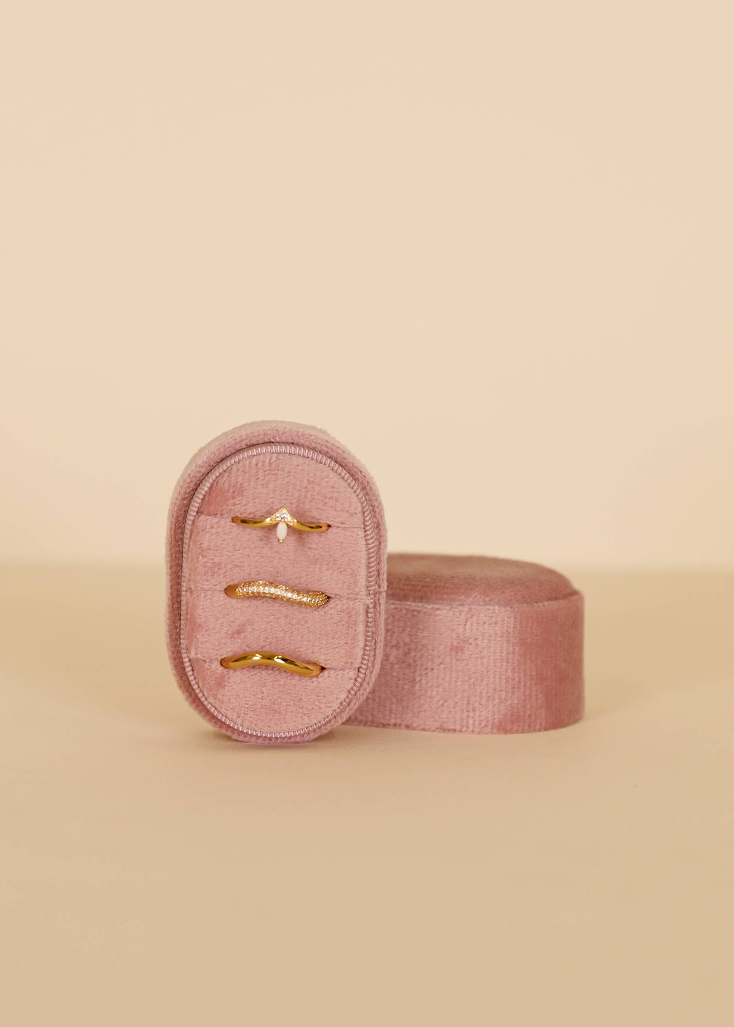 Velvet Jewelry Box - Small Oval - Light Pink