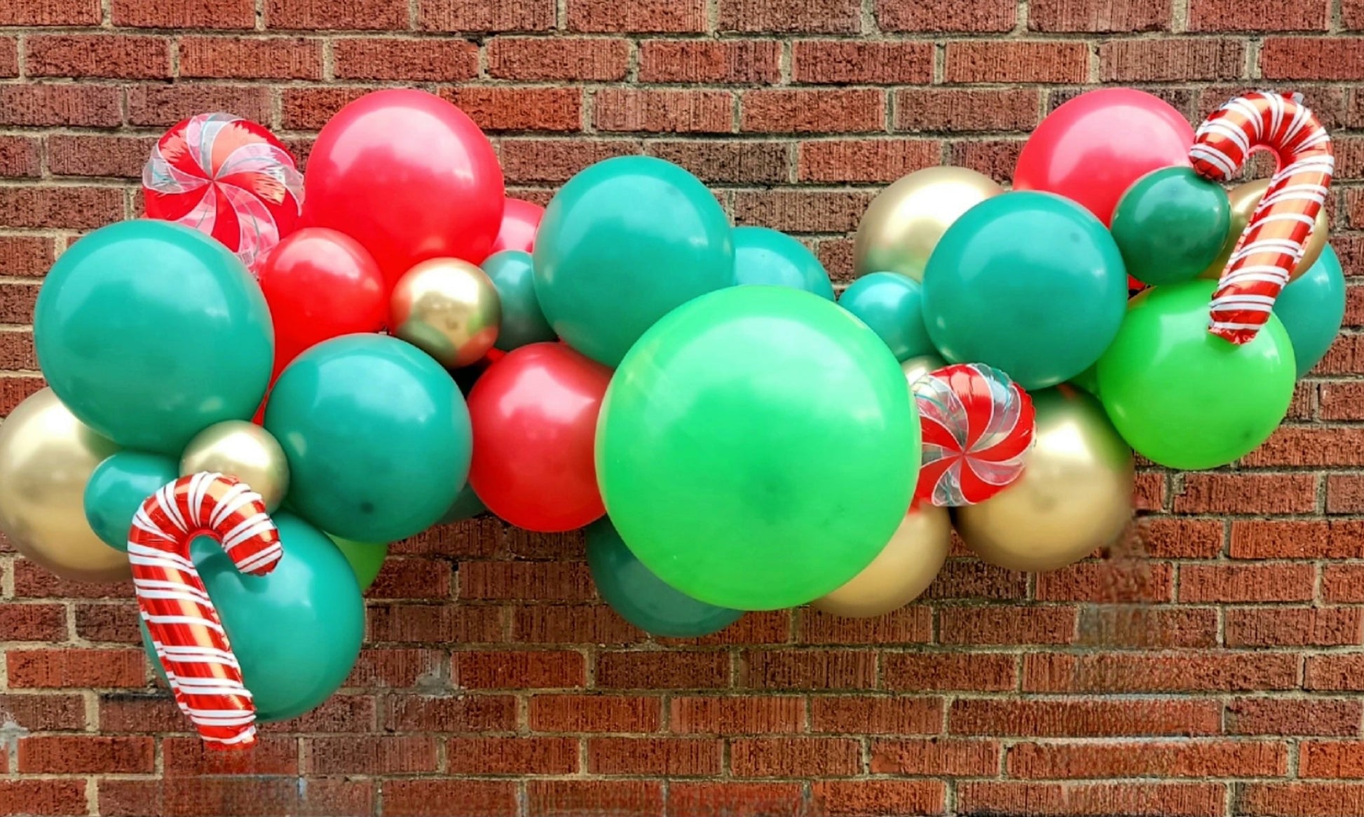 Holly Jolly Christmas Balloon Garland - PaperGeenius