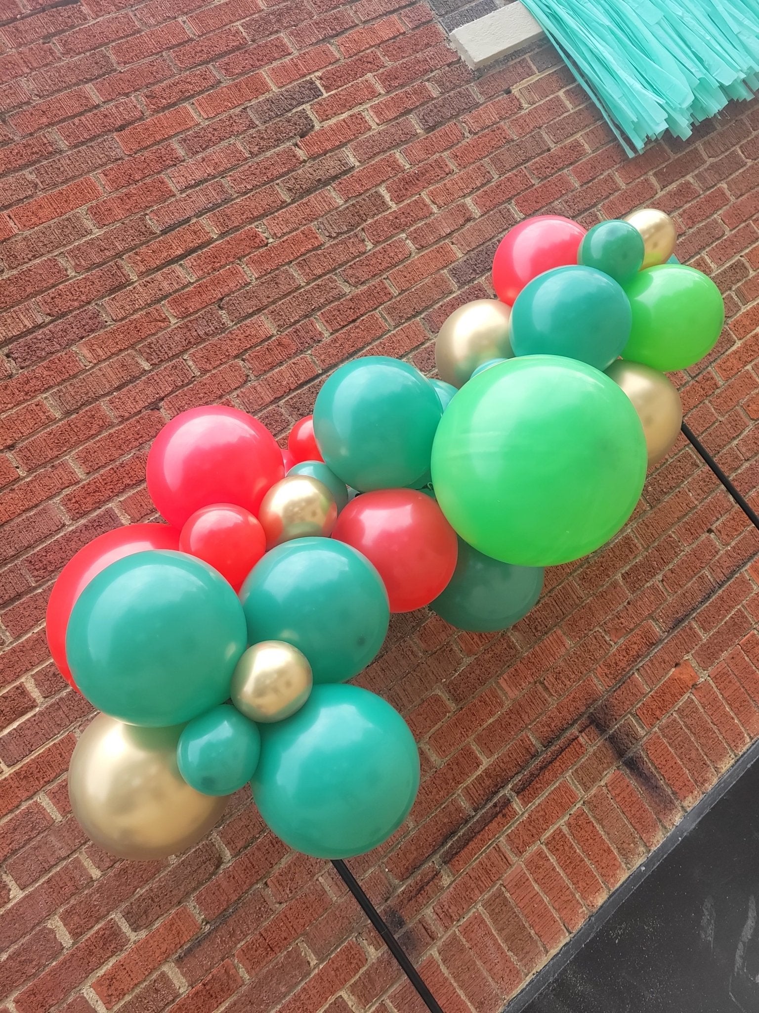 Holly Jolly Christmas Balloon Garland - PaperGeenius
