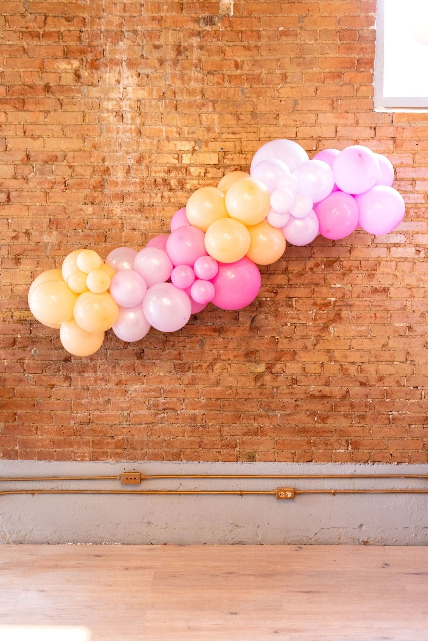 Momma Mia Grab & Go Balloon Garland - PaperGeenius