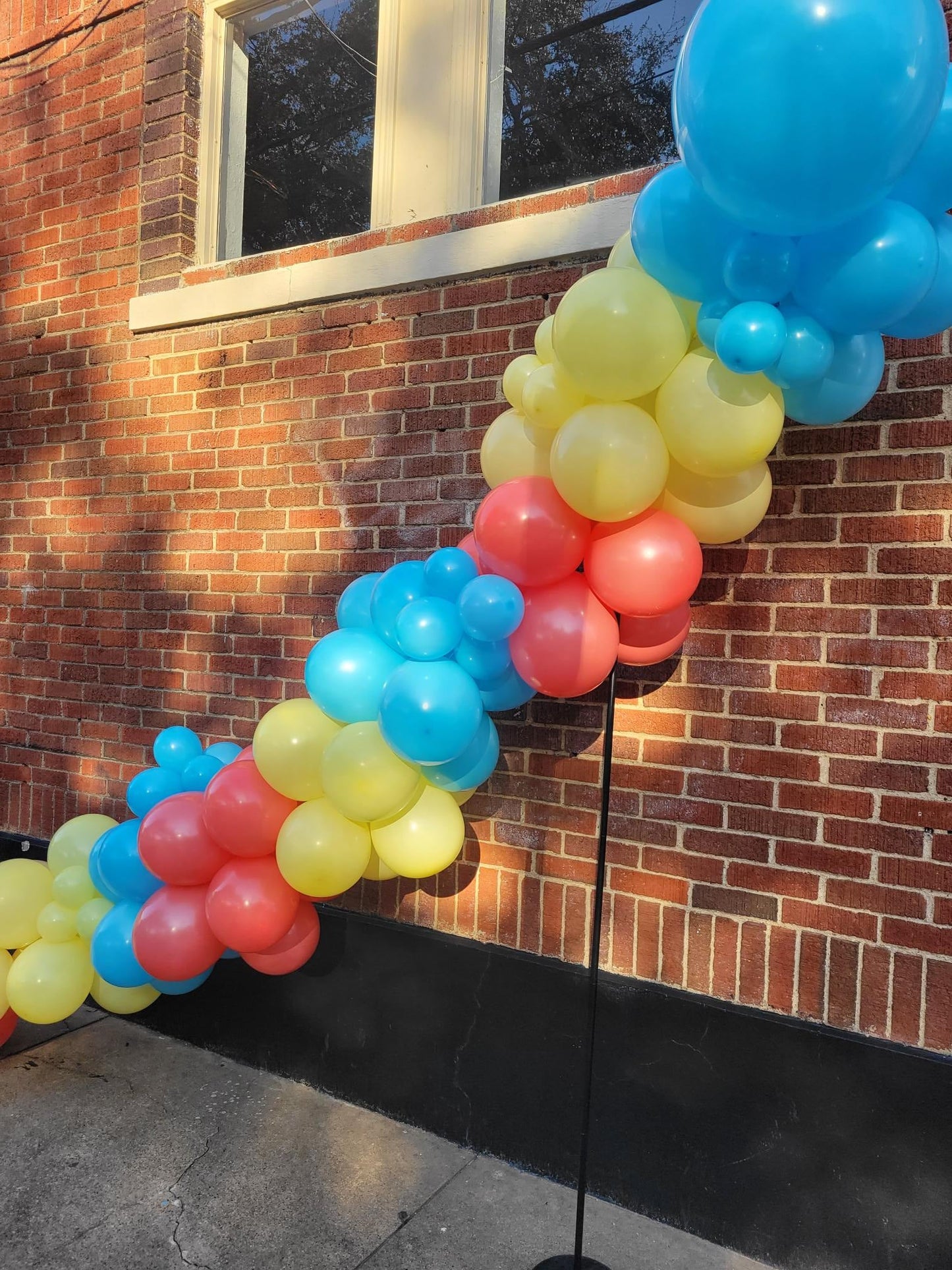 Party Like A Pinata Grab & Go Balloon Garland - PaperGeenius