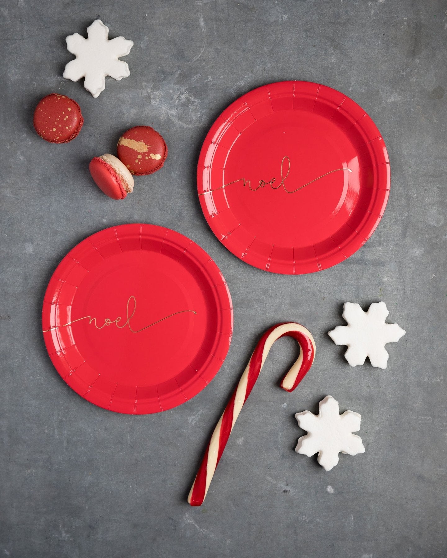Red Noel 7" Plates - PaperGeenius