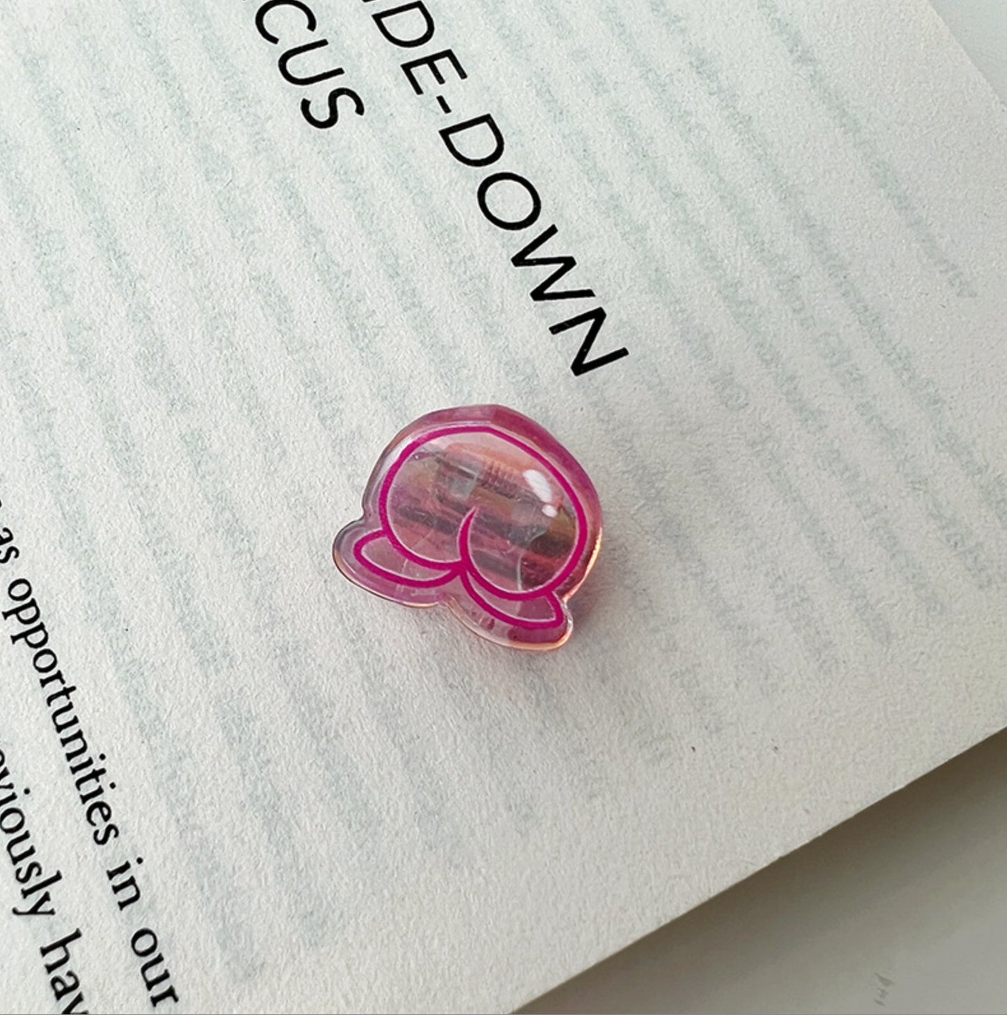 Small 0.75" Hair Clip, Hair Claw (DOLLI): RETRO FLOWER - PaperGeenius