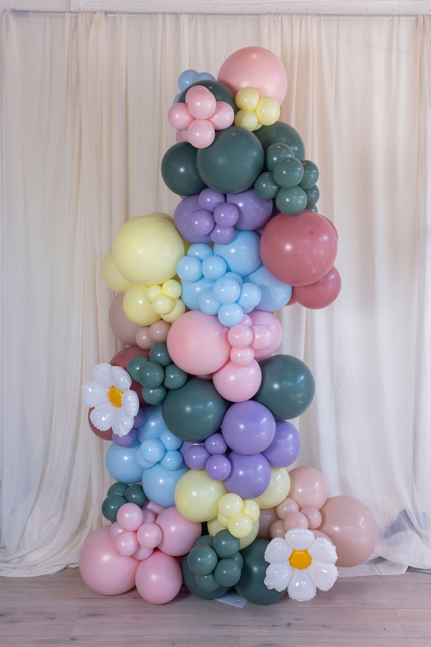 Spring Meadow Freestanding Balloon Garland