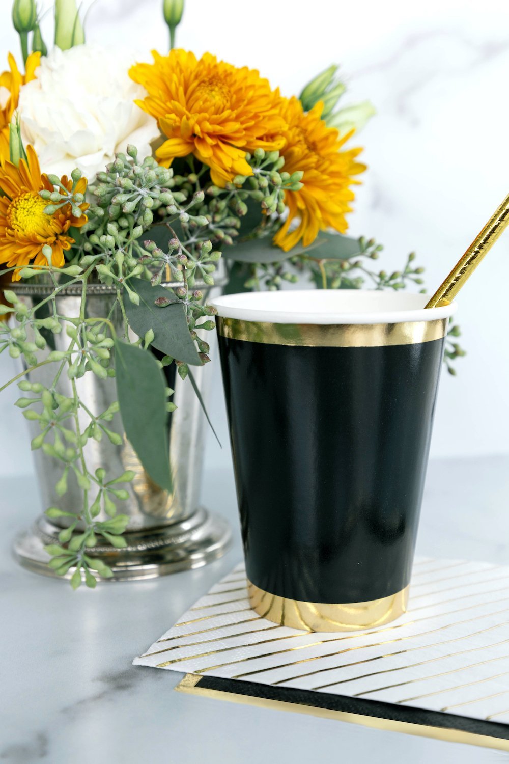 Black and Gold Party Cups - PaperGeenius