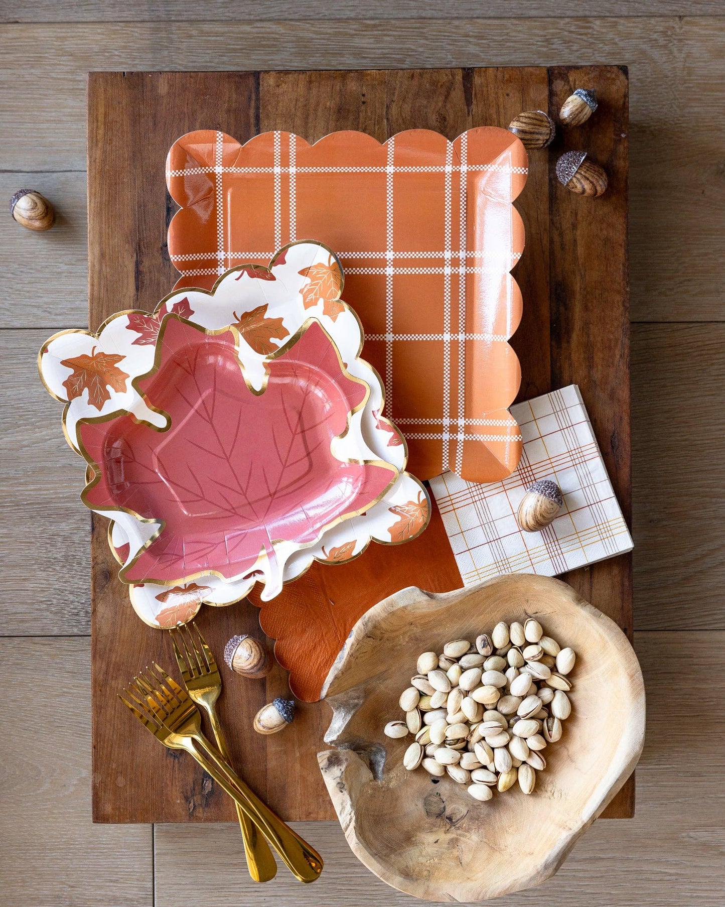 Leaf Shaped Paper Plate Set