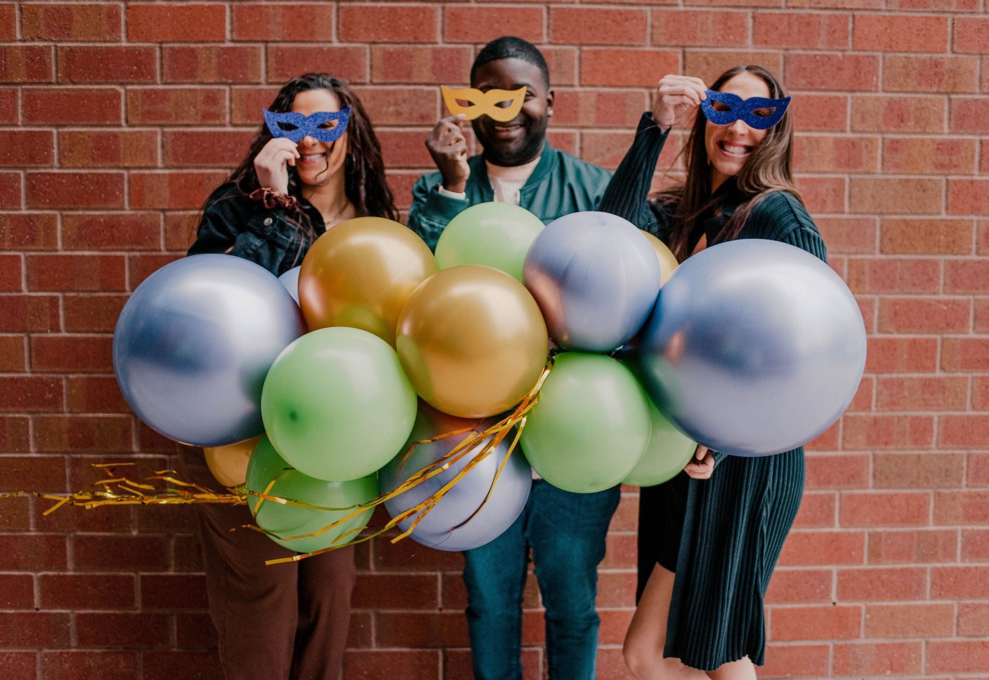 Mardi Gras Balloon Garland - PaperGeenius