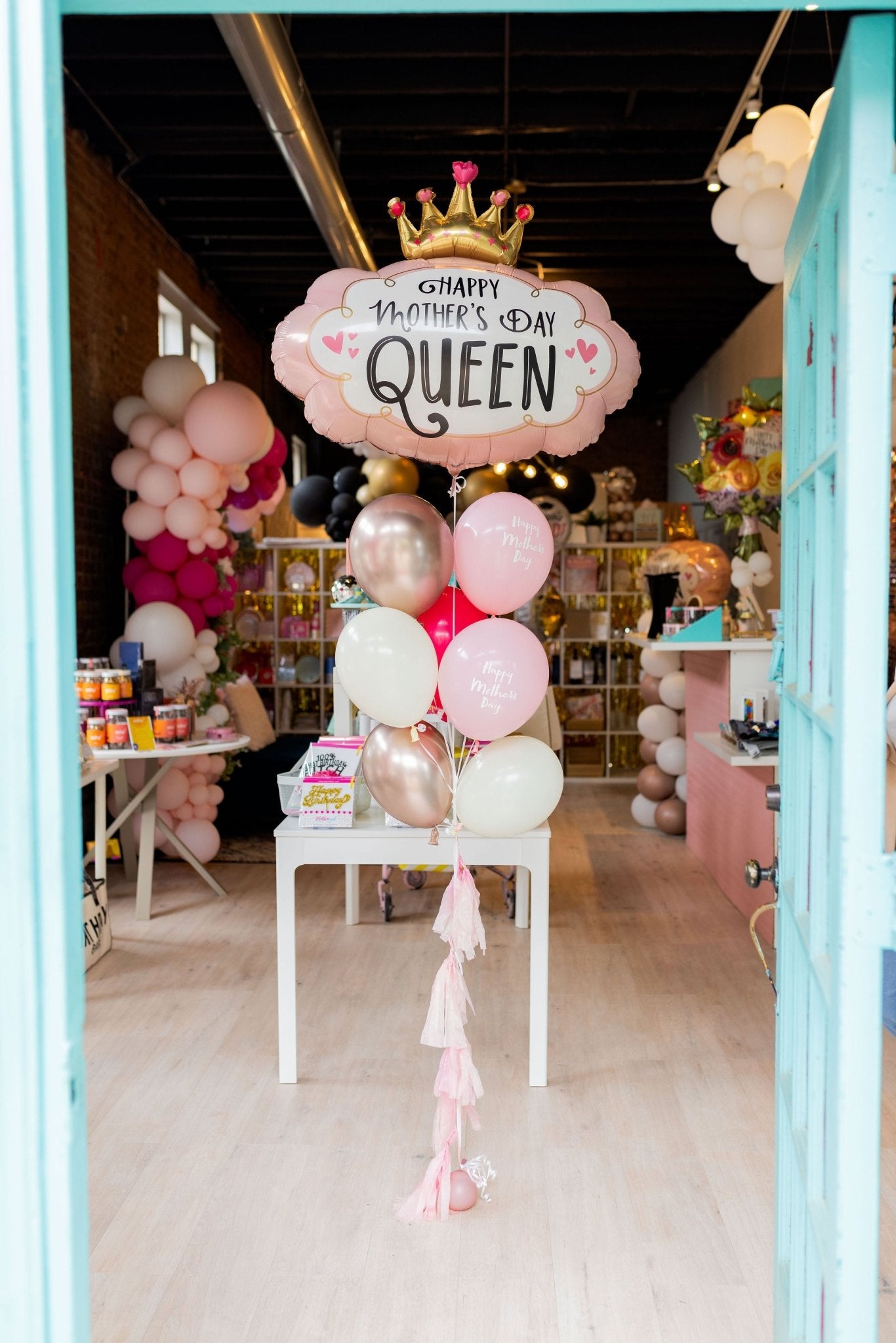 Queen for the Day Mother's Day Balloon Garland + Balloon Bouquet - PaperGeenius