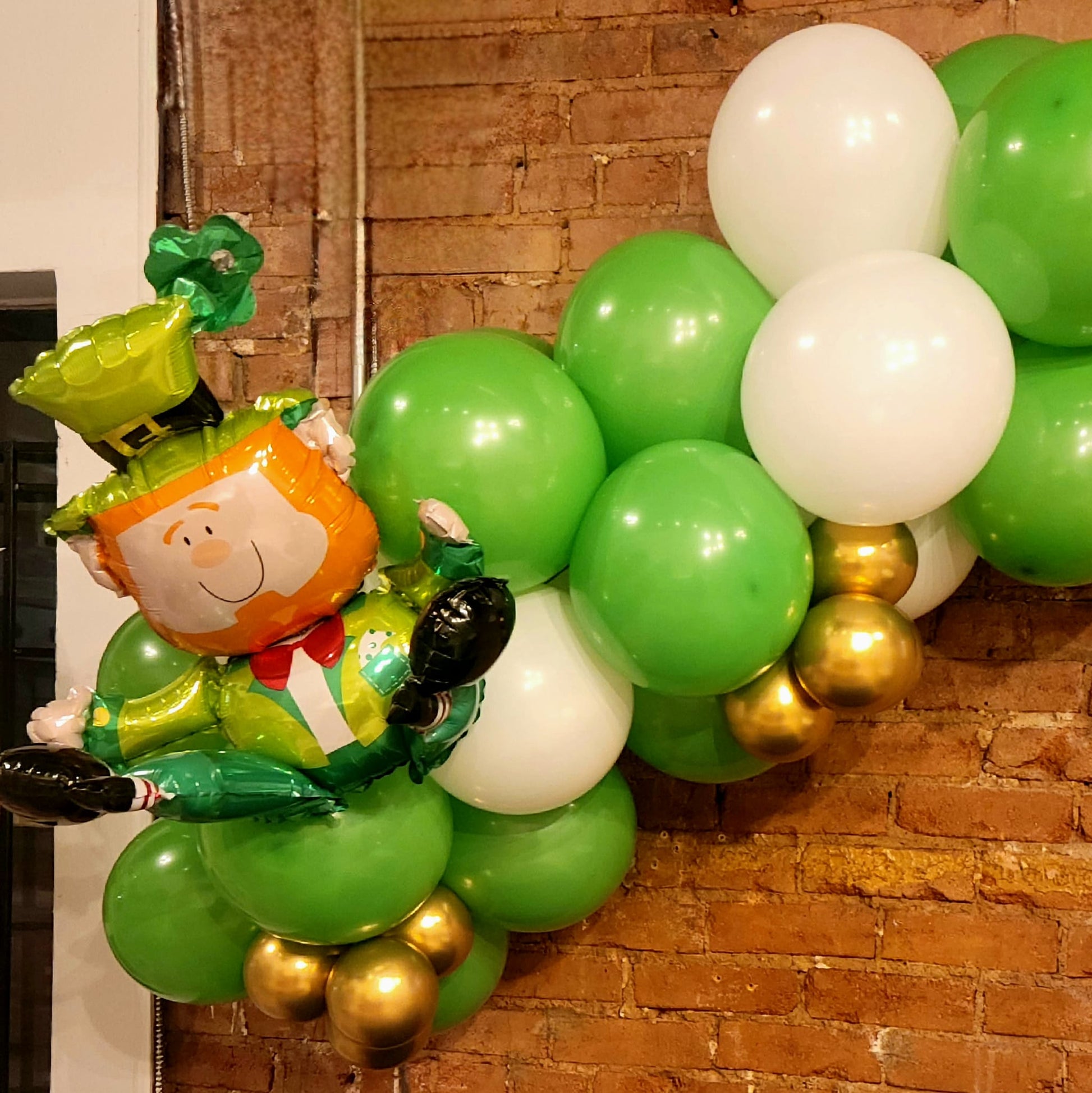 St. Patrick's Balloon Garland - PaperGeenius